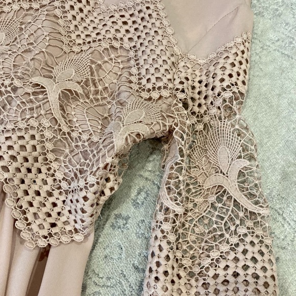 Nude/pale pink Lace blouse - Picture 3 of 5